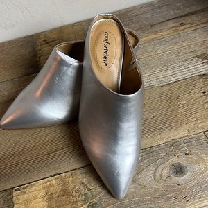 Comfortview women’s Camden mule, silver dress shoes. Size 7.5 W. Kitten heelNWOT
